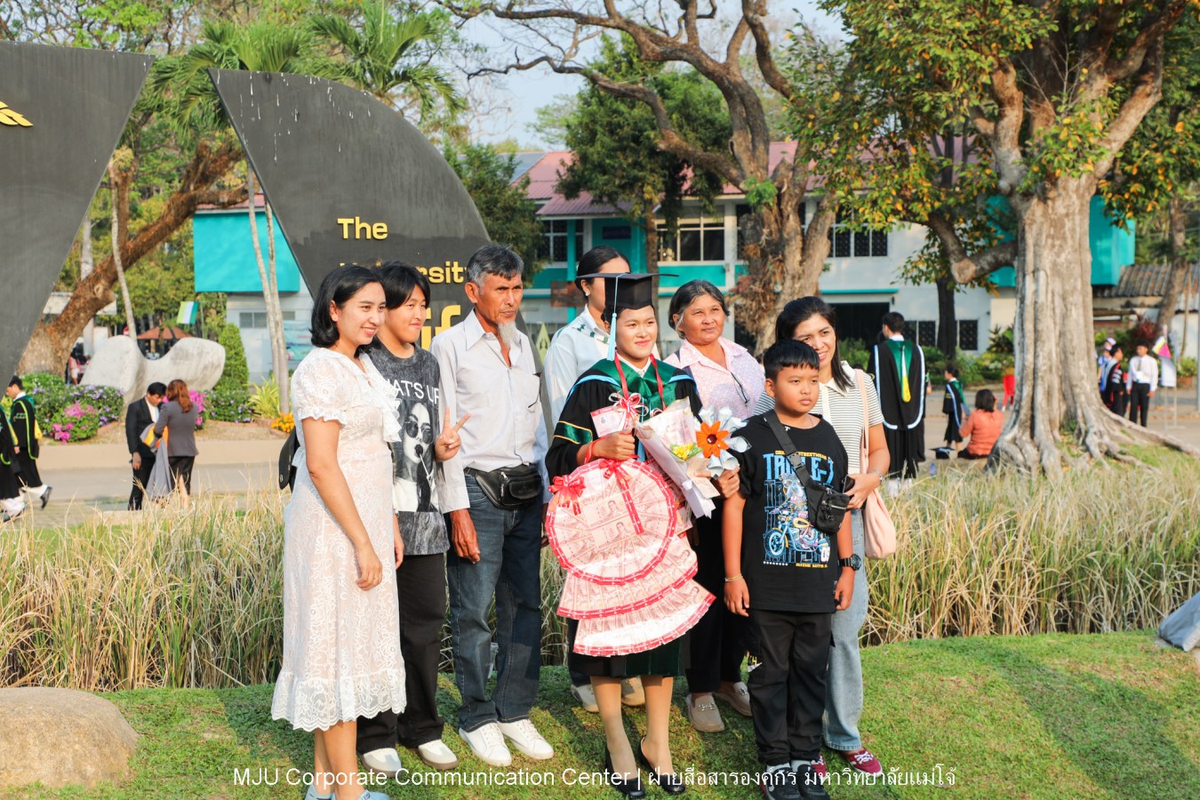 บรรยากาศ พิธีพระราชทานปริญญาบัตร มหาวิทยาลัยแม่โจ้ ประจำปีการศึกษา2567-2568 ครั้งที่ 48  ในวันที่ 19 กุมภาพันธ์ พ.ศ.2569 ณ ศูนย์กีฬาเฉลิมพระเกียรติ มหาวิทยาลัยแม่โจ้
