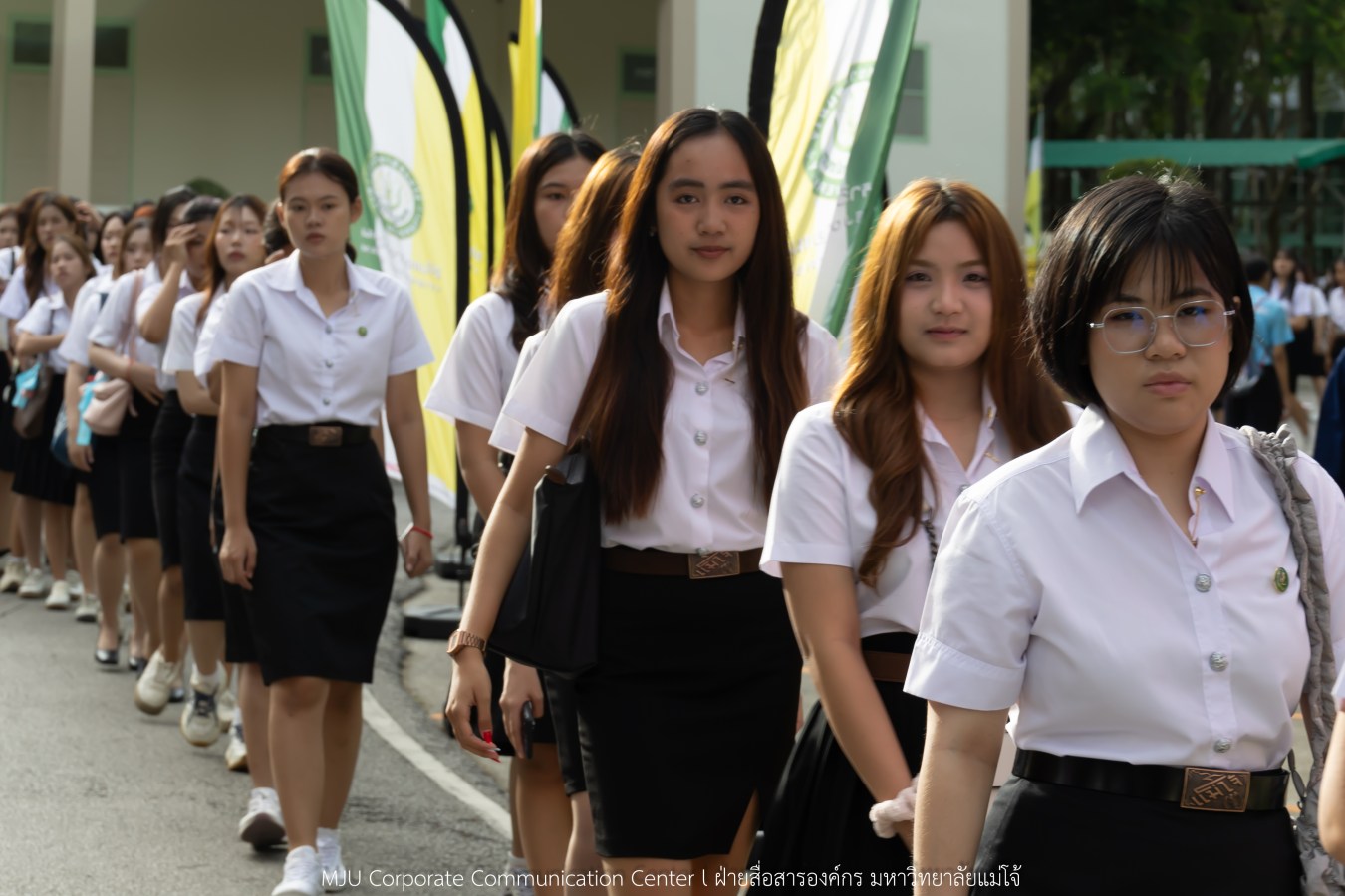 ม.แม่โจ้ เจิมหน้า-ผูกข้อมือ รับขวัญน้องใหม่ลูกแม่โจ้รุ่น 91