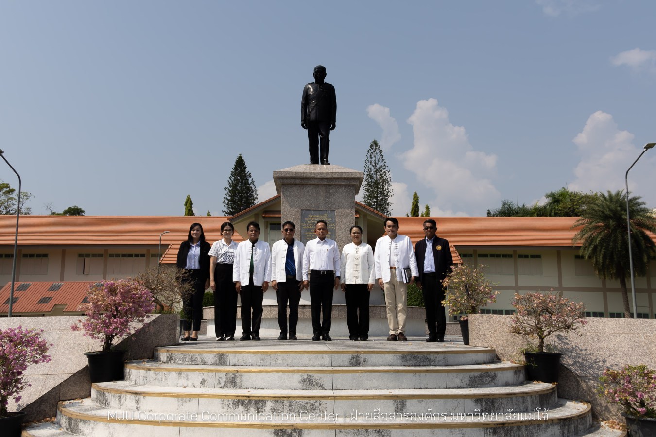 รองปลัดกระทรวงมหาดไทย สักการะสิ่งศักดิ์ ม.แม่โจ้