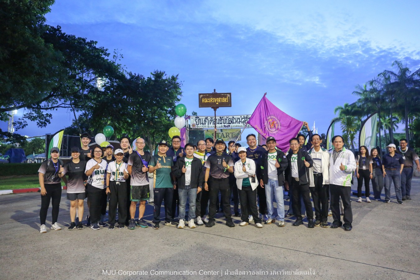 10 กิโลแห่งรอยยิ้ม ประเพณี เดินวิ่ง แม่โจ้ – สันทราย  ชาวสันทราย รุ่นพี่ ศิษย์เก่า  ร่วมต้อนรับอินทนิลช่อที่ 91 กว่า 6,200 คน อย่างอบอุ่น