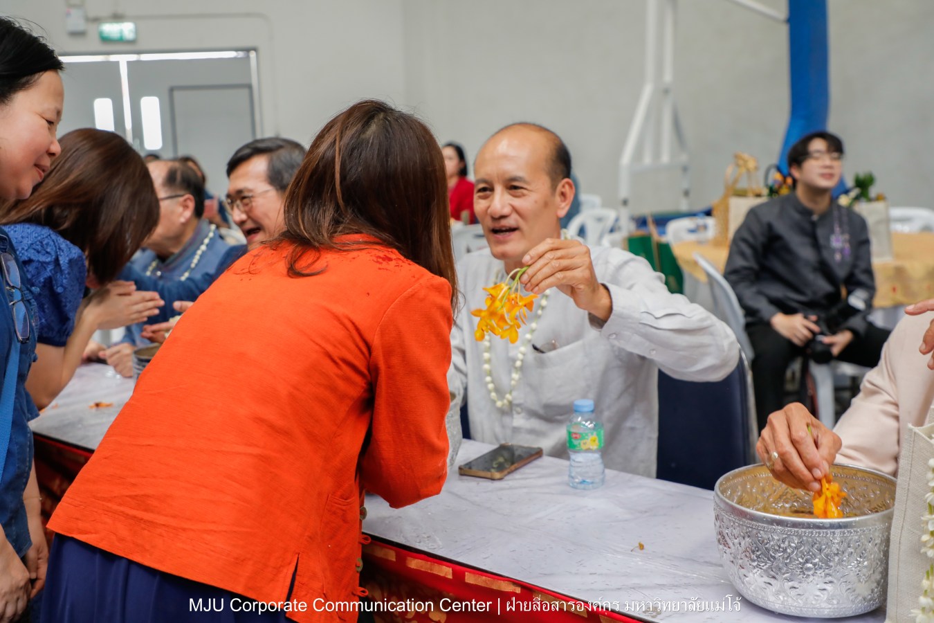 ชาวแม่โจ้ ร่วมพิธีดำหัวผู้อาวุโสและอธิการบดี ประจำปี 2569  สืบสานป๋าเวณี ปี๋ใหม่เมือง