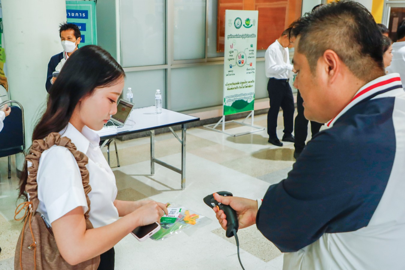 Congratulations    บรรยากาศ      บัณฑิตแม่โจ้ รายงานตัวเตรียมเข้าพิธีพระราชทานปริญญาบัตร ครั้งที่ 48