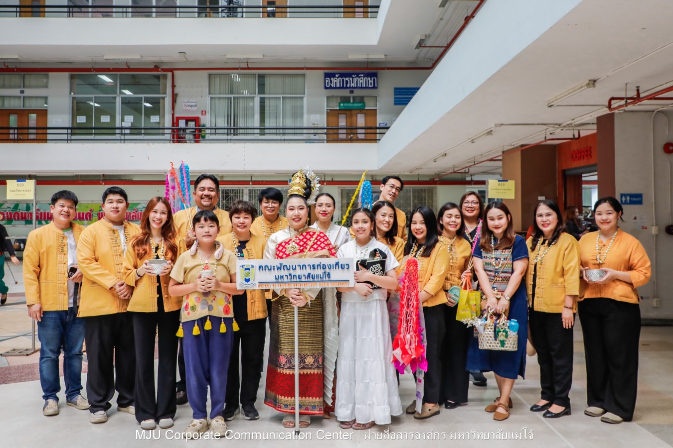 ชาวแม่โจ้ ร่วมพิธีดำหัวผู้อาวุโสและอธิการบดี ประจำปี 2569  สืบสานป๋าเวณี ปี๋ใหม่เมือง