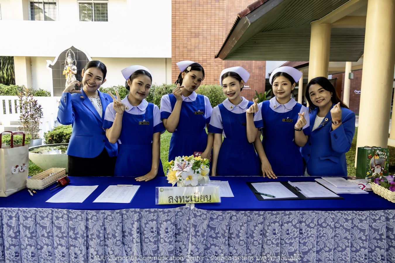 พยาบาลแม่โจ้ รุ่นที่ 3  รับหมวก เข็มเลื่อนชั้นปี และตะเกียงไนติงเกล เตรียมพร้อมออกฝึกปฏิบัติการจริงในสถานพยาบาล