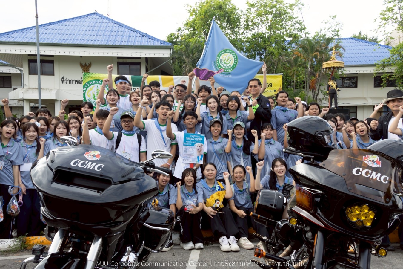10 กิโลแห่งรอยยิ้ม ประเพณี เดินวิ่ง แม่โจ้ – สันทราย  ชาวสันทราย รุ่นพี่ ศิษย์เก่า  ร่วมต้อนรับอินทนิลช่อที่ 91 กว่า 6,200 คน อย่างอบอุ่น