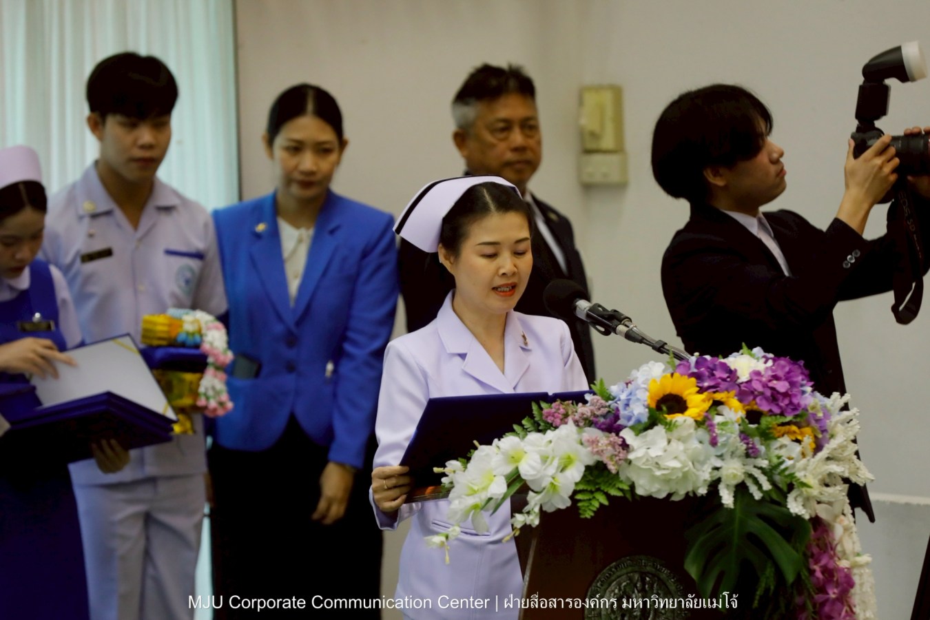 พยาบาลแม่โจ้ รุ่น 1 ประดับแถบหมวก-รับเข็มวิทยฐานะ พร้อมก้าวสู่พยาบาลวิชาชีพอย่างเป็นทางการ