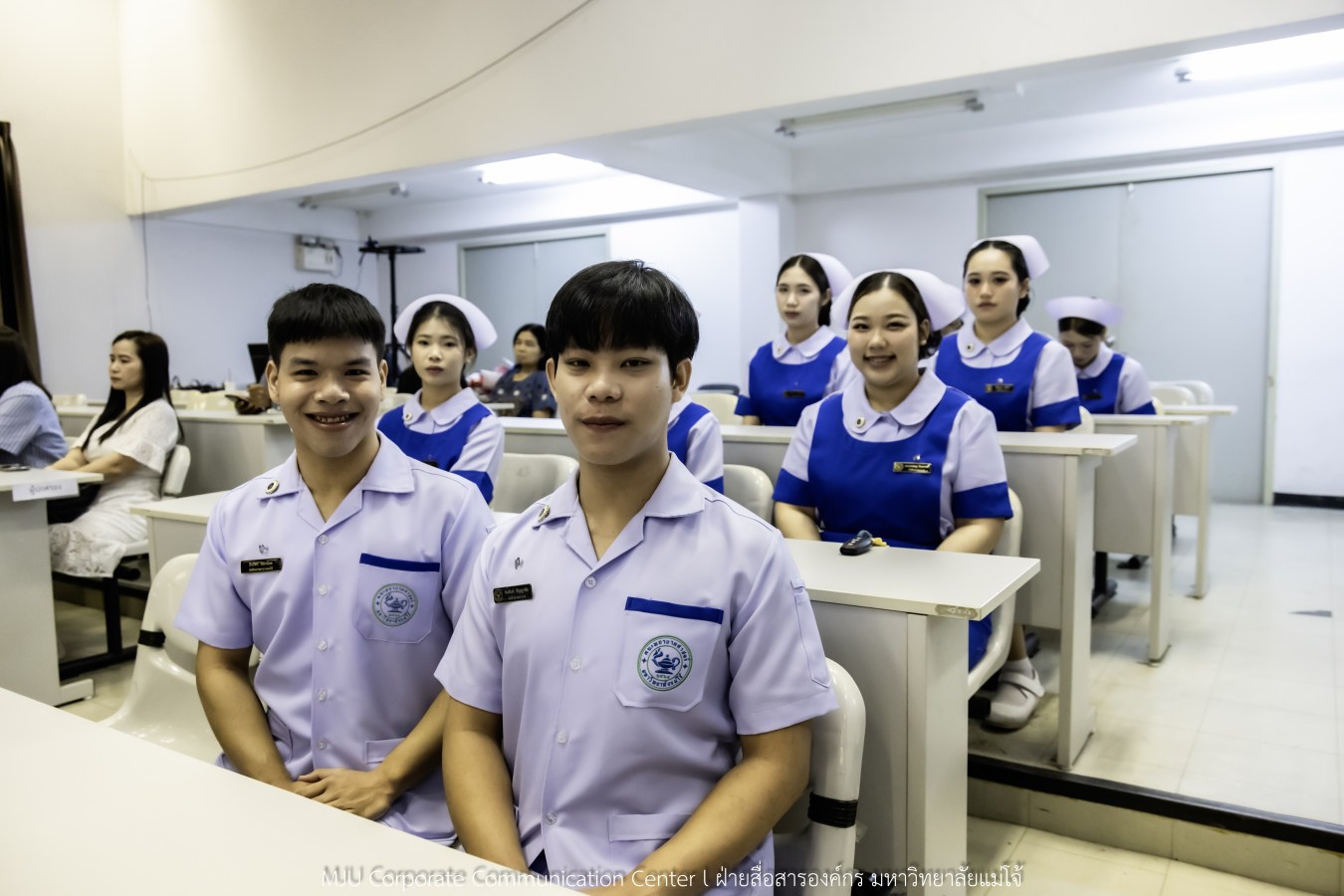 พยาบาลแม่โจ้ รุ่นที่ 3  รับหมวก เข็มเลื่อนชั้นปี และตะเกียงไนติงเกล เตรียมพร้อมออกฝึกปฏิบัติการจริงในสถานพยาบาล