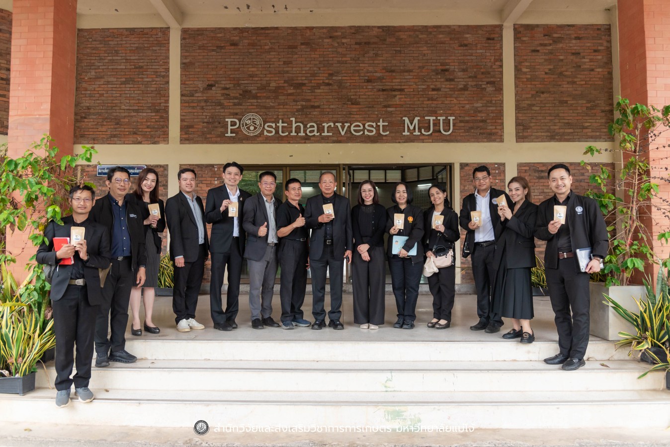 มหาวิทยาลัยแม่โจ้ ต้อนรับคณะผู้บริหารของสำนักงานเลขาธิการวุฒิสภา ในโครงการติดตามผลการนำผลงานวิจัยไปใช้ประโยชน์ในกระบวนการนิติบัญญัติ