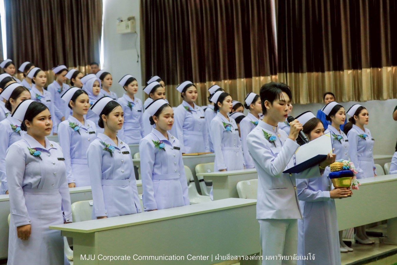 พยาบาลแม่โจ้ รุ่น 1 ประดับแถบหมวก-รับเข็มวิทยฐานะ พร้อมก้าวสู่พยาบาลวิชาชีพอย่างเป็นทางการ