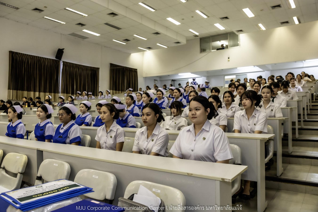 พยาบาลแม่โจ้ รุ่นที่ 3  รับหมวก เข็มเลื่อนชั้นปี และตะเกียงไนติงเกล เตรียมพร้อมออกฝึกปฏิบัติการจริงในสถานพยาบาล