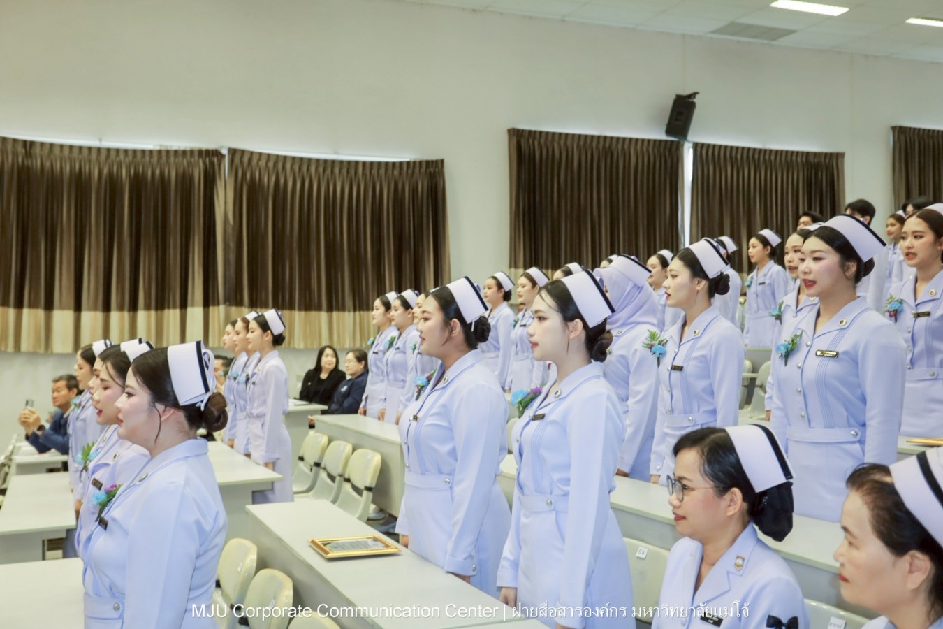 พยาบาลแม่โจ้ รุ่น 1 ประดับแถบหมวก-รับเข็มวิทยฐานะ พร้อมก้าวสู่พยาบาลวิชาชีพอย่างเป็นทางการ