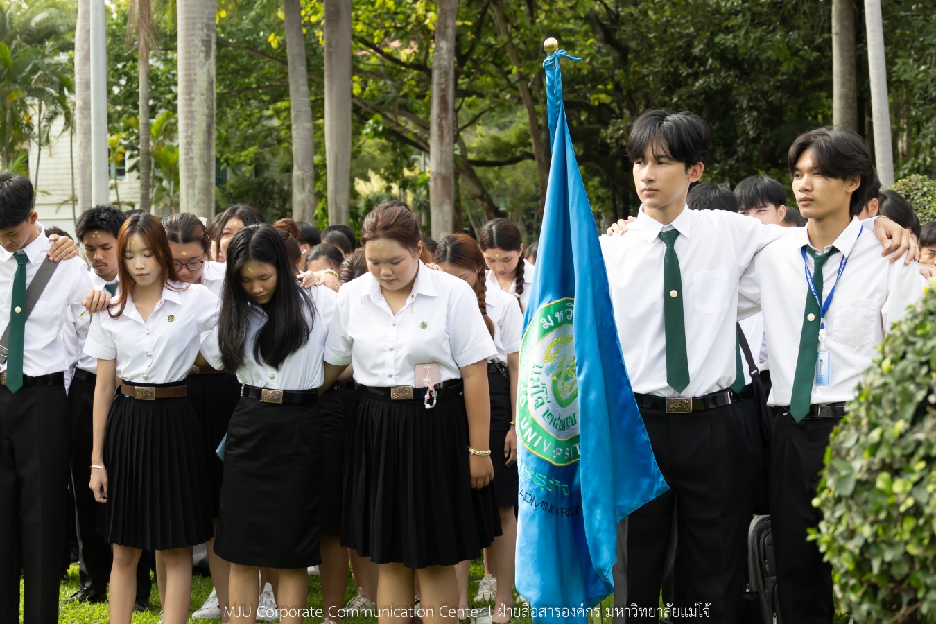 ม.แม่โจ้ เจิมหน้า-ผูกข้อมือ รับขวัญน้องใหม่ลูกแม่โจ้รุ่น 91