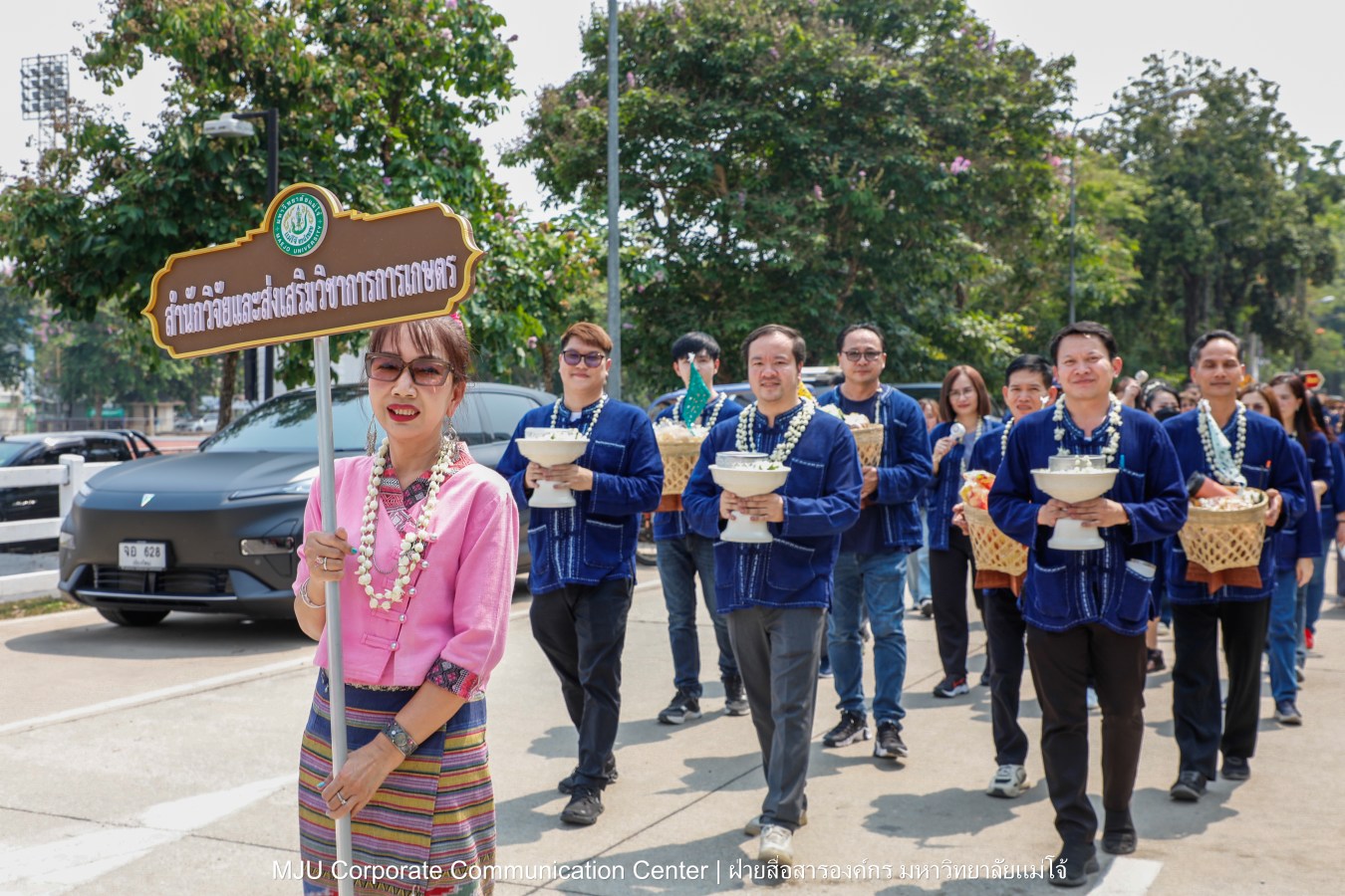 ชาวแม่โจ้ ร่วมพิธีดำหัวผู้อาวุโสและอธิการบดี ประจำปี 2569  สืบสานป๋าเวณี ปี๋ใหม่เมือง