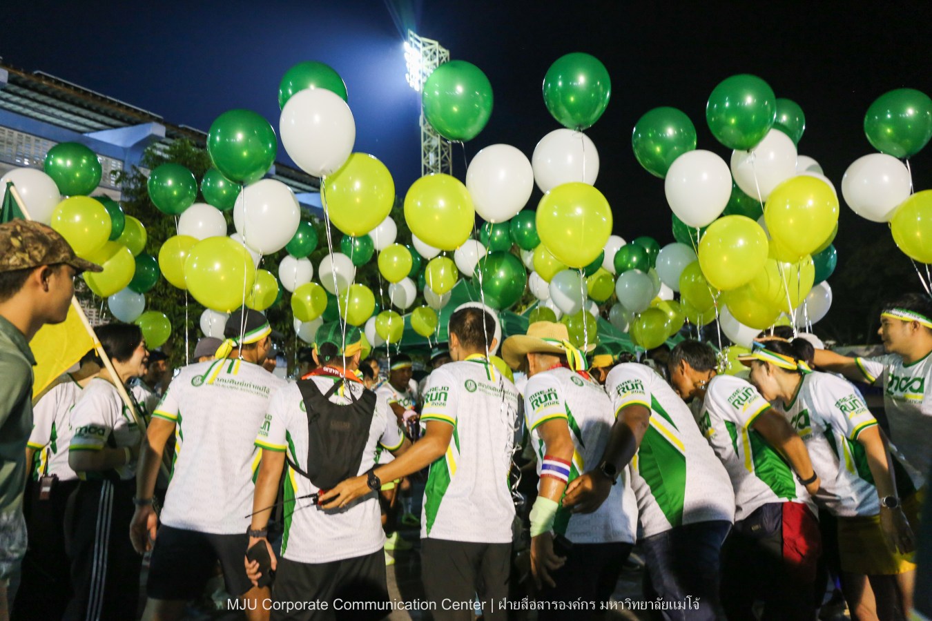 10 กิโลแห่งรอยยิ้ม ประเพณี เดินวิ่ง แม่โจ้ – สันทราย  ชาวสันทราย รุ่นพี่ ศิษย์เก่า  ร่วมต้อนรับอินทนิลช่อที่ 91 กว่า 6,200 คน อย่างอบอุ่น