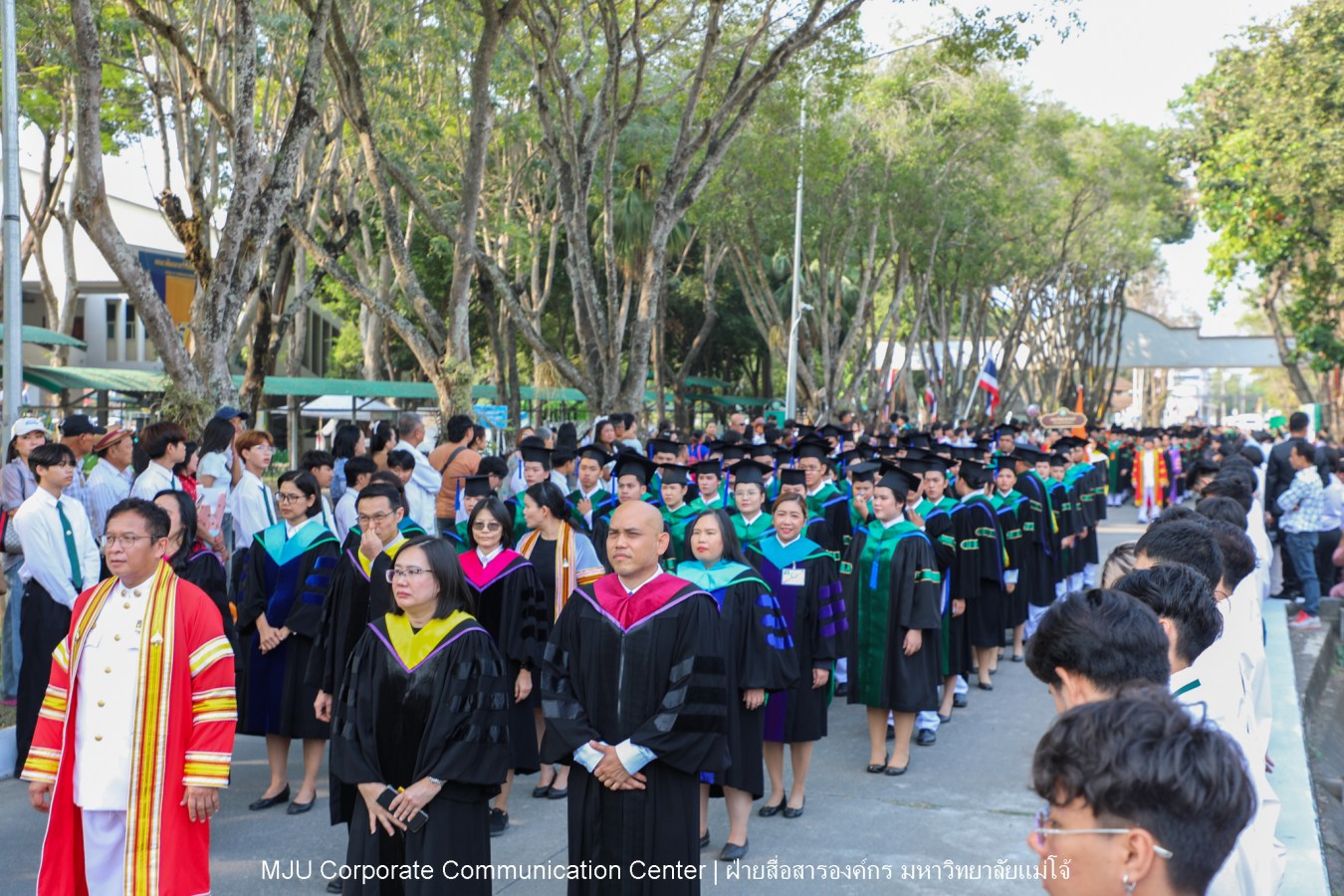 บรรยากาศ พิธีพระราชทานปริญญาบัตร มหาวิทยาลัยแม่โจ้ ประจำปีการศึกษา2567-2568 ครั้งที่ 48  ในวันที่ 19 กุมภาพันธ์ พ.ศ.2569 ณ ศูนย์กีฬาเฉลิมพระเกียรติ มหาวิทยาลัยแม่โจ้