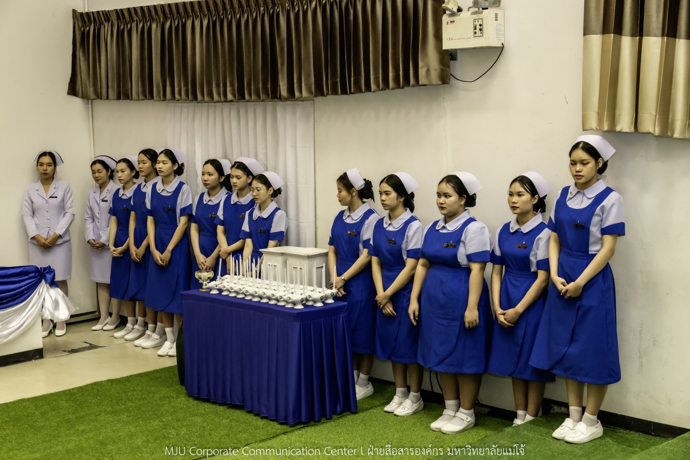 พยาบาลแม่โจ้ รุ่นที่ 3  รับหมวก เข็มเลื่อนชั้นปี และตะเกียงไนติงเกล เตรียมพร้อมออกฝึกปฏิบัติการจริงในสถานพยาบาล