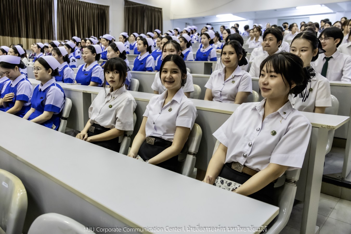 พยาบาลแม่โจ้ รุ่นที่ 3  รับหมวก เข็มเลื่อนชั้นปี และตะเกียงไนติงเกล เตรียมพร้อมออกฝึกปฏิบัติการจริงในสถานพยาบาล