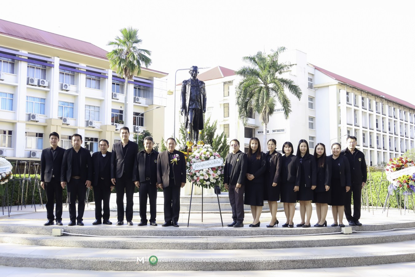 คณะเศรษฐศาสตร์ มหาวิทยาลัยแม่โจ้ ร่วมกับ สันนิบาตสหกรณ์จังหวัดเชียงใหม่ จัดพิธีวางพวงมาลาสักการะ 