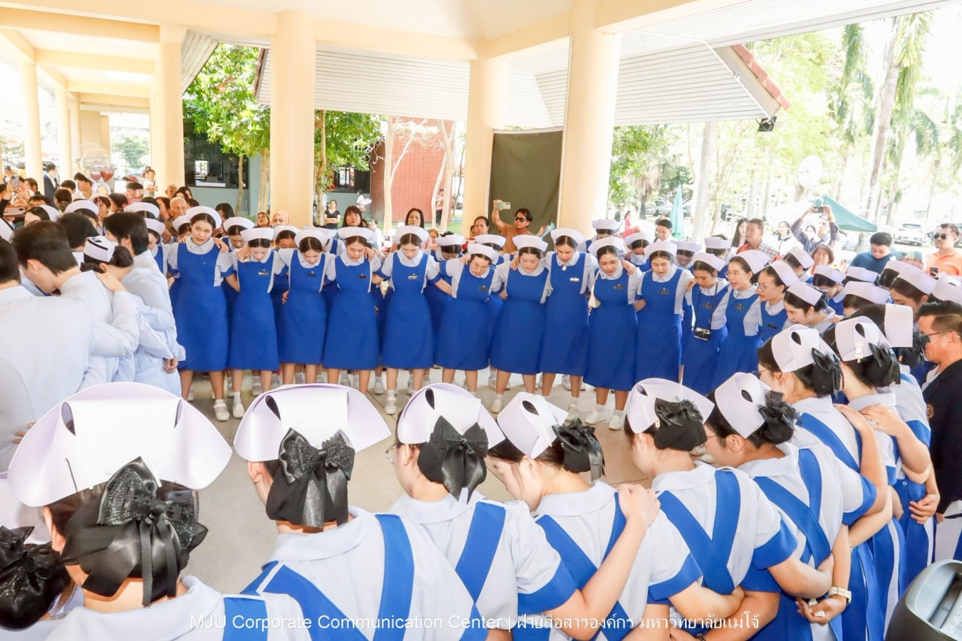 พยาบาลแม่โจ้ รุ่น 1 ประดับแถบหมวก-รับเข็มวิทยฐานะ พร้อมก้าวสู่พยาบาลวิชาชีพอย่างเป็นทางการ