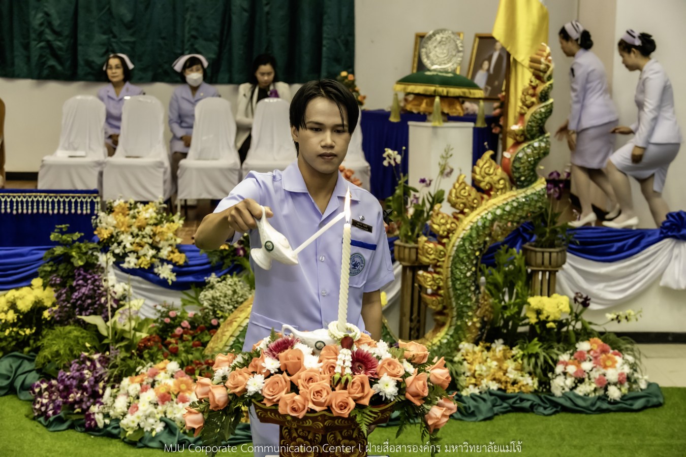 พยาบาลแม่โจ้ รุ่นที่ 3  รับหมวก เข็มเลื่อนชั้นปี และตะเกียงไนติงเกล เตรียมพร้อมออกฝึกปฏิบัติการจริงในสถานพยาบาล