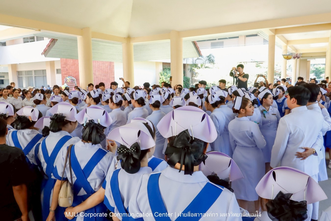 พยาบาลแม่โจ้ รุ่น 1 ประดับแถบหมวก-รับเข็มวิทยฐานะ พร้อมก้าวสู่พยาบาลวิชาชีพอย่างเป็นทางการ