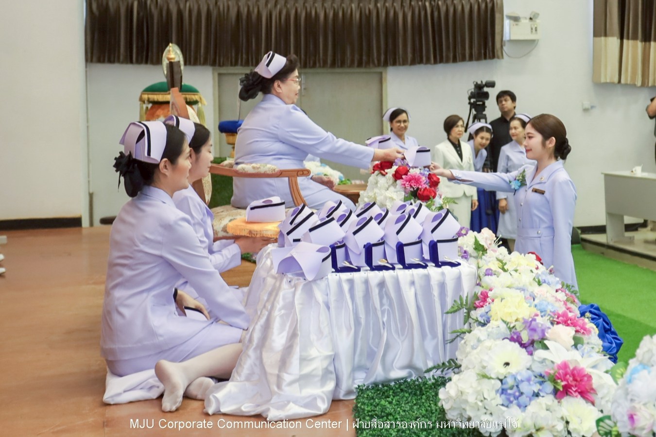 พยาบาลแม่โจ้ รุ่น 1 ประดับแถบหมวก-รับเข็มวิทยฐานะ พร้อมก้าวสู่พยาบาลวิชาชีพอย่างเป็นทางการ