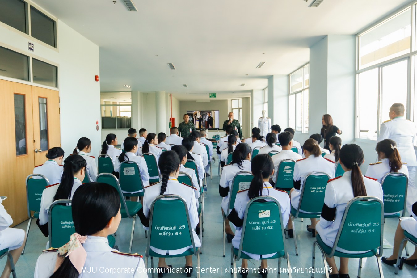 Congratulations    บรรยากาศ      บัณฑิตแม่โจ้ รายงานตัวเตรียมเข้าพิธีพระราชทานปริญญาบัตร ครั้งที่ 48