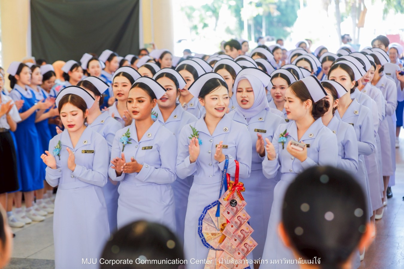 พยาบาลแม่โจ้ รุ่น 1 ประดับแถบหมวก-รับเข็มวิทยฐานะ พร้อมก้าวสู่พยาบาลวิชาชีพอย่างเป็นทางการ