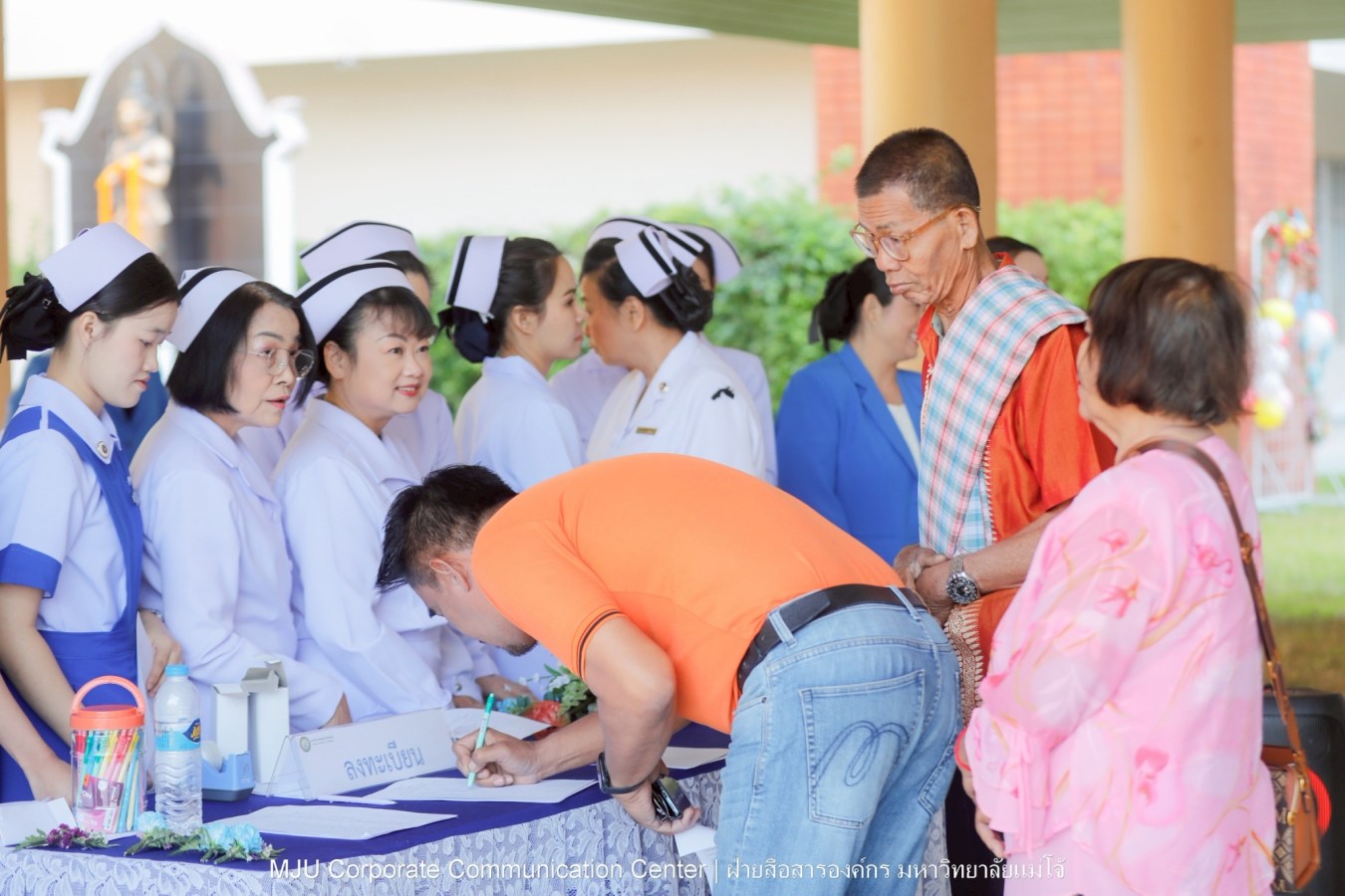 พยาบาลแม่โจ้ รุ่น 1 ประดับแถบหมวก-รับเข็มวิทยฐานะ พร้อมก้าวสู่พยาบาลวิชาชีพอย่างเป็นทางการ