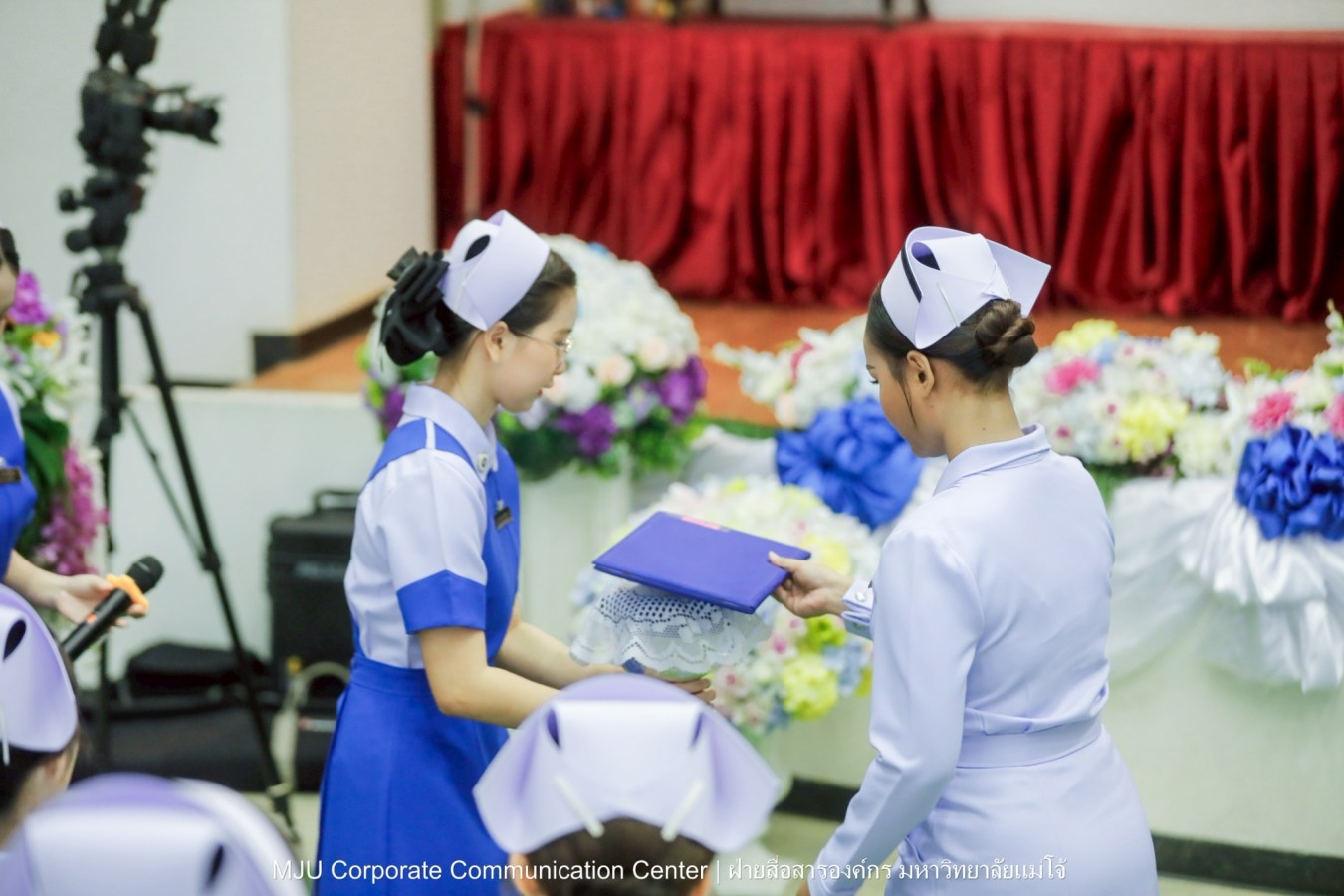 พยาบาลแม่โจ้ รุ่น 1 ประดับแถบหมวก-รับเข็มวิทยฐานะ พร้อมก้าวสู่พยาบาลวิชาชีพอย่างเป็นทางการ