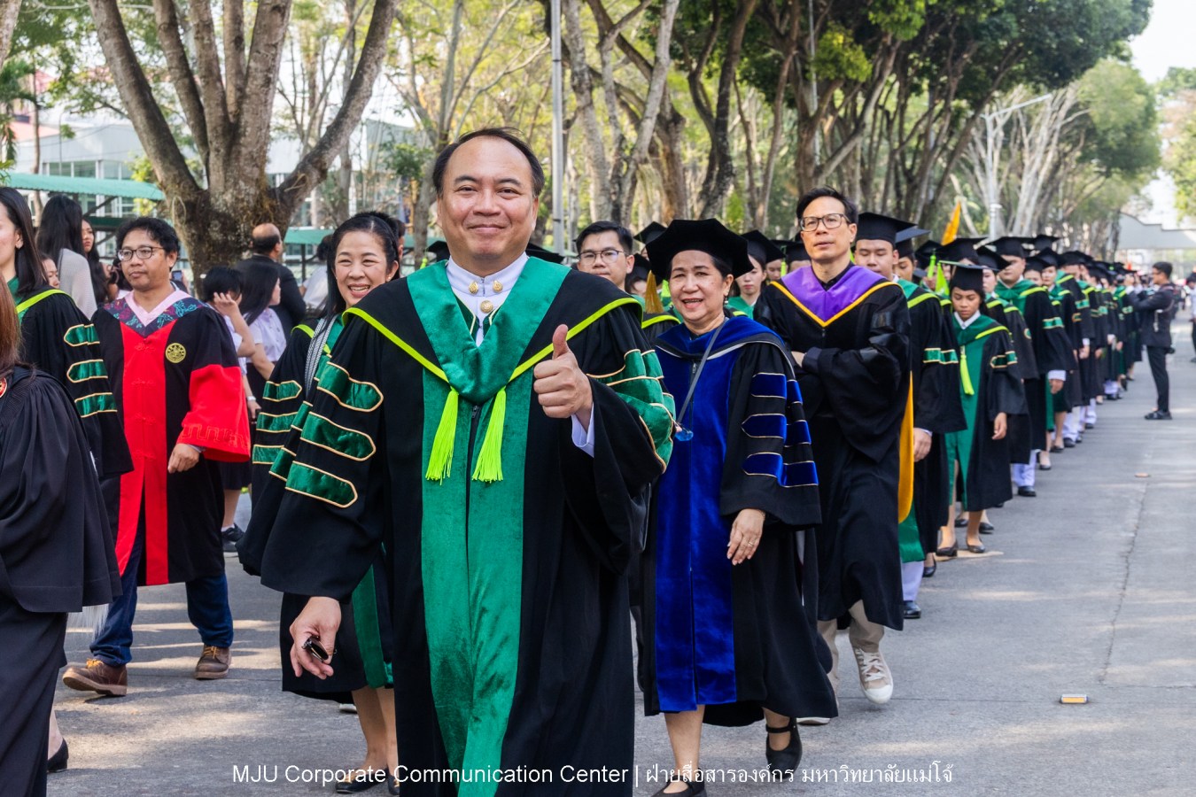 บรรยากาศ พิธีพระราชทานปริญญาบัตร มหาวิทยาลัยแม่โจ้ ประจำปีการศึกษา2567-2568 ครั้งที่ 48  ในวันที่ 19 กุมภาพันธ์ พ.ศ.2569 ณ ศูนย์กีฬาเฉลิมพระเกียรติ มหาวิทยาลัยแม่โจ้
