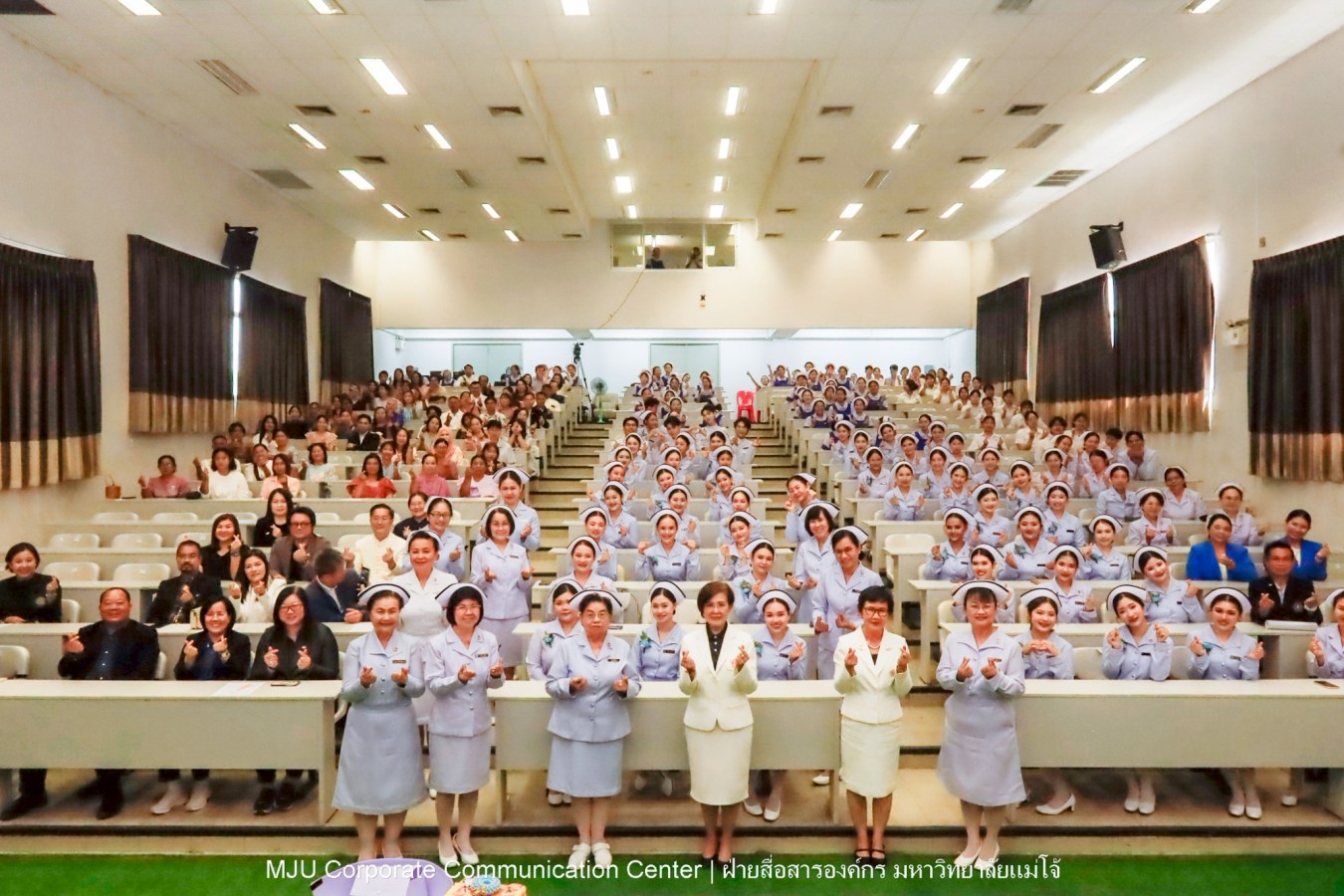 พยาบาลแม่โจ้ รุ่น 1 ประดับแถบหมวก-รับเข็มวิทยฐานะ พร้อมก้าวสู่พยาบาลวิชาชีพอย่างเป็นทางการ