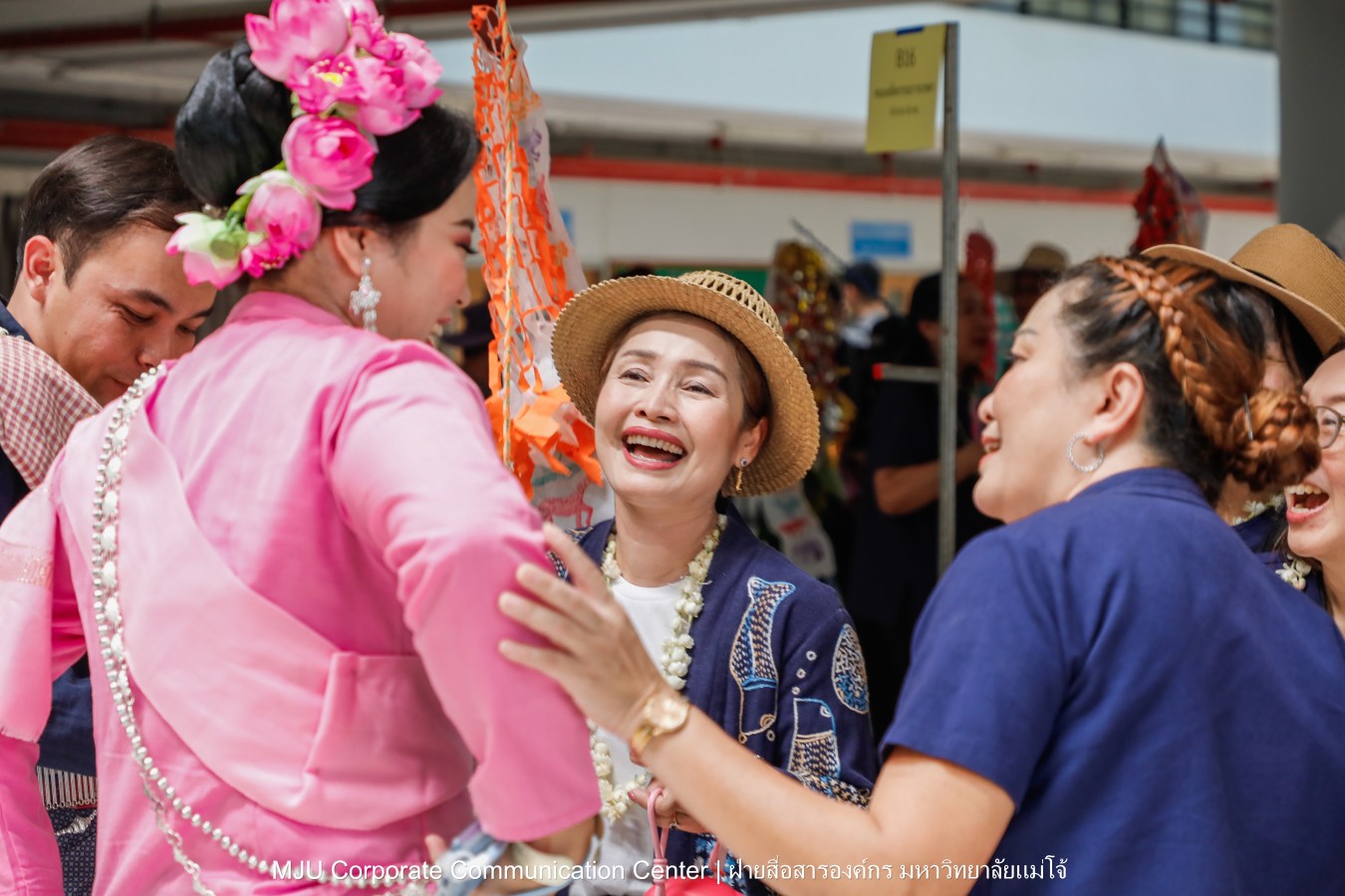 ชาวแม่โจ้ ร่วมพิธีดำหัวผู้อาวุโสและอธิการบดี ประจำปี 2569  สืบสานป๋าเวณี ปี๋ใหม่เมือง