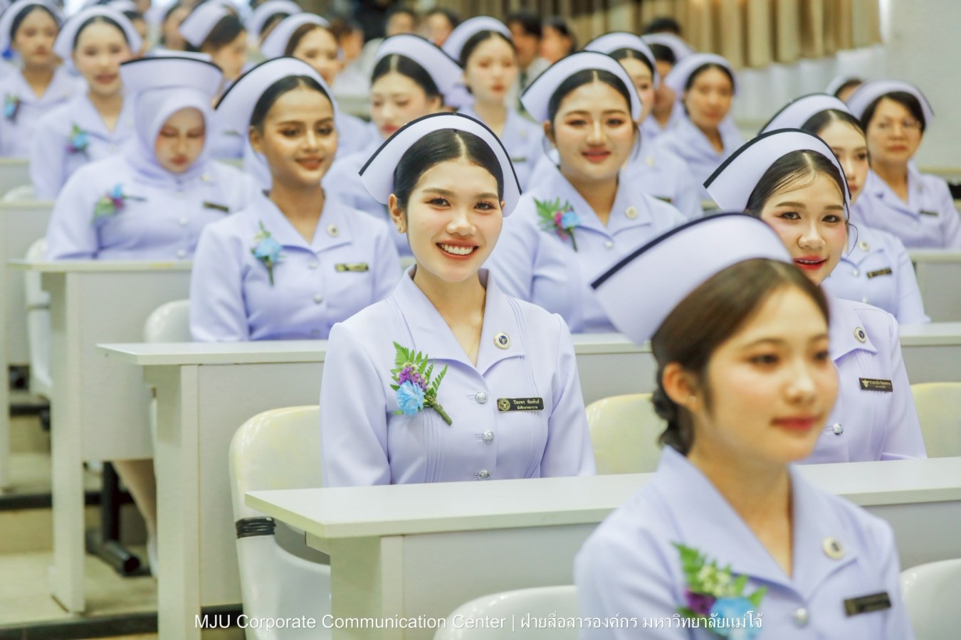 พยาบาลแม่โจ้ รุ่น 1 ประดับแถบหมวก-รับเข็มวิทยฐานะ พร้อมก้าวสู่พยาบาลวิชาชีพอย่างเป็นทางการ