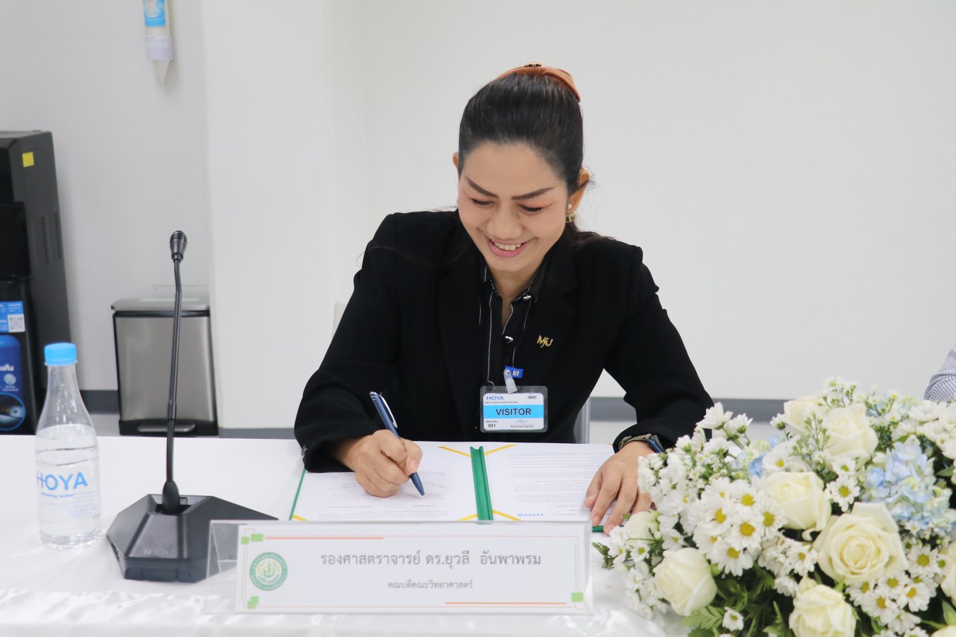 คณะวิทยาศาสตร์ มหาวิทยาลัยแม่โจ้ จับมือ บริษัท โฮยา ลำพูน จำกัด (HLAM)  ร่วมวิจัยรีไซเคิลเศษพลาสติก มุ่งเป้าความยั่งยืนตามแนวคิด ESG