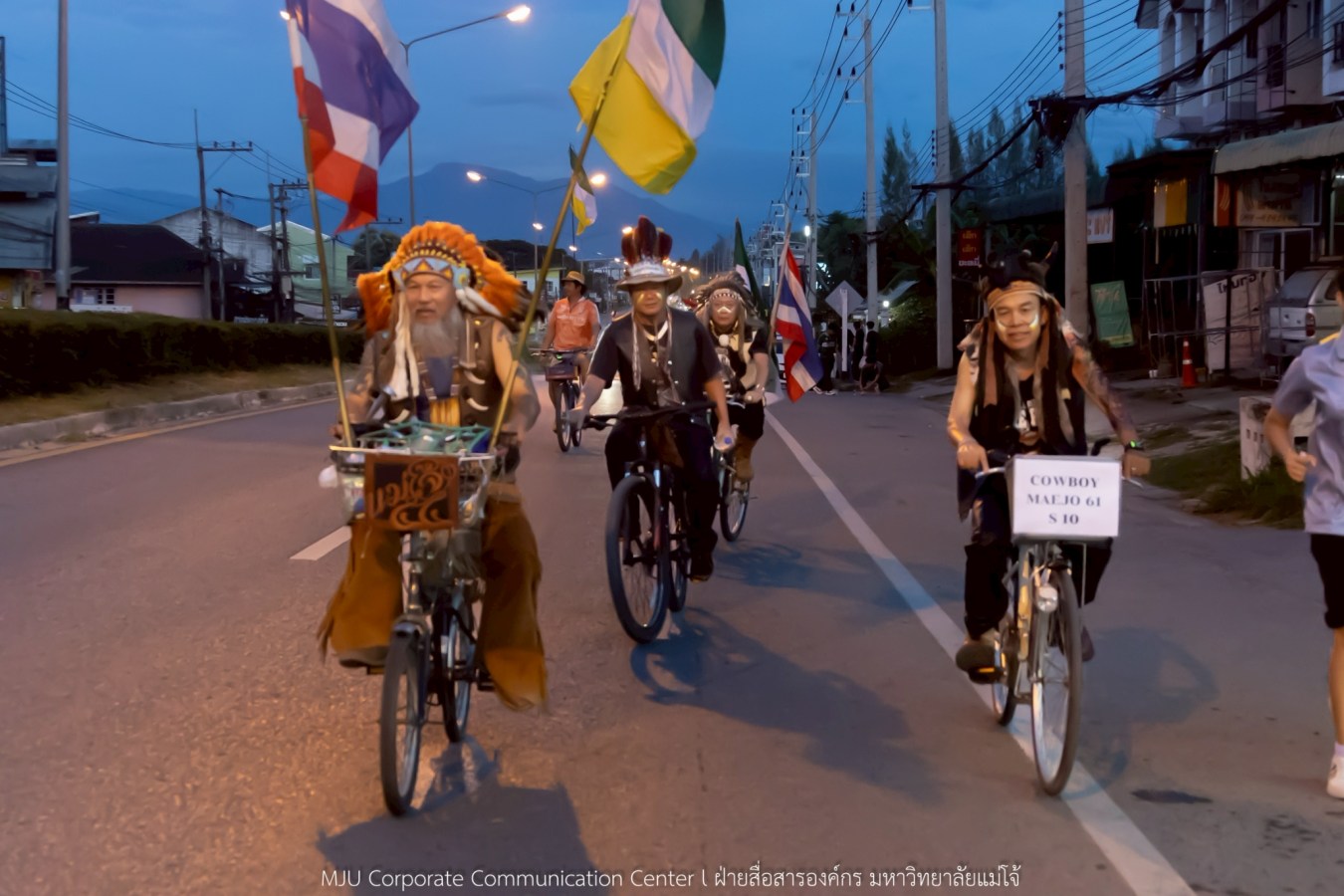 10 กิโลแห่งรอยยิ้ม ประเพณี เดินวิ่ง แม่โจ้ – สันทราย  ชาวสันทราย รุ่นพี่ ศิษย์เก่า  ร่วมต้อนรับอินทนิลช่อที่ 91 กว่า 6,200 คน อย่างอบอุ่น