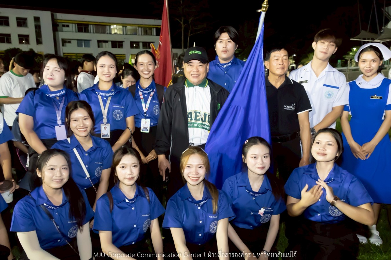 10 กิโลแห่งรอยยิ้ม ประเพณี เดินวิ่ง แม่โจ้ – สันทราย  ชาวสันทราย รุ่นพี่ ศิษย์เก่า  ร่วมต้อนรับอินทนิลช่อที่ 91 กว่า 6,200 คน อย่างอบอุ่น