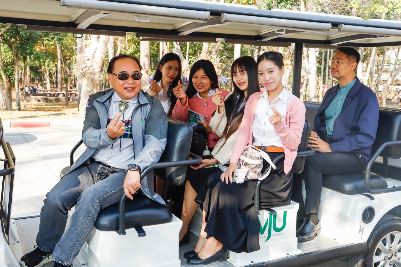 Congratulations    บรรยากาศ      บัณฑิตแม่โจ้ รายงานตัวเตรียมเข้าพิธีพระราชทานปริญญาบัตร ครั้งที่ 48