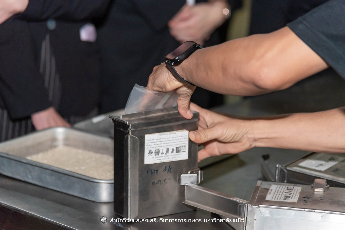 มหาวิทยาลัยแม่โจ้ ต้อนรับคณะผู้บริหารของสำนักงานเลขาธิการวุฒิสภา ในโครงการติดตามผลการนำผลงานวิจัยไปใช้ประโยชน์ในกระบวนการนิติบัญญัติ