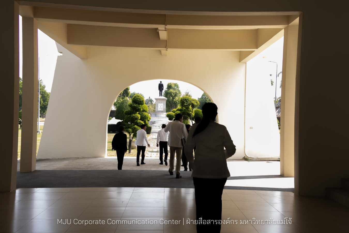 รองปลัดกระทรวงมหาดไทย สักการะสิ่งศักดิ์ ม.แม่โจ้