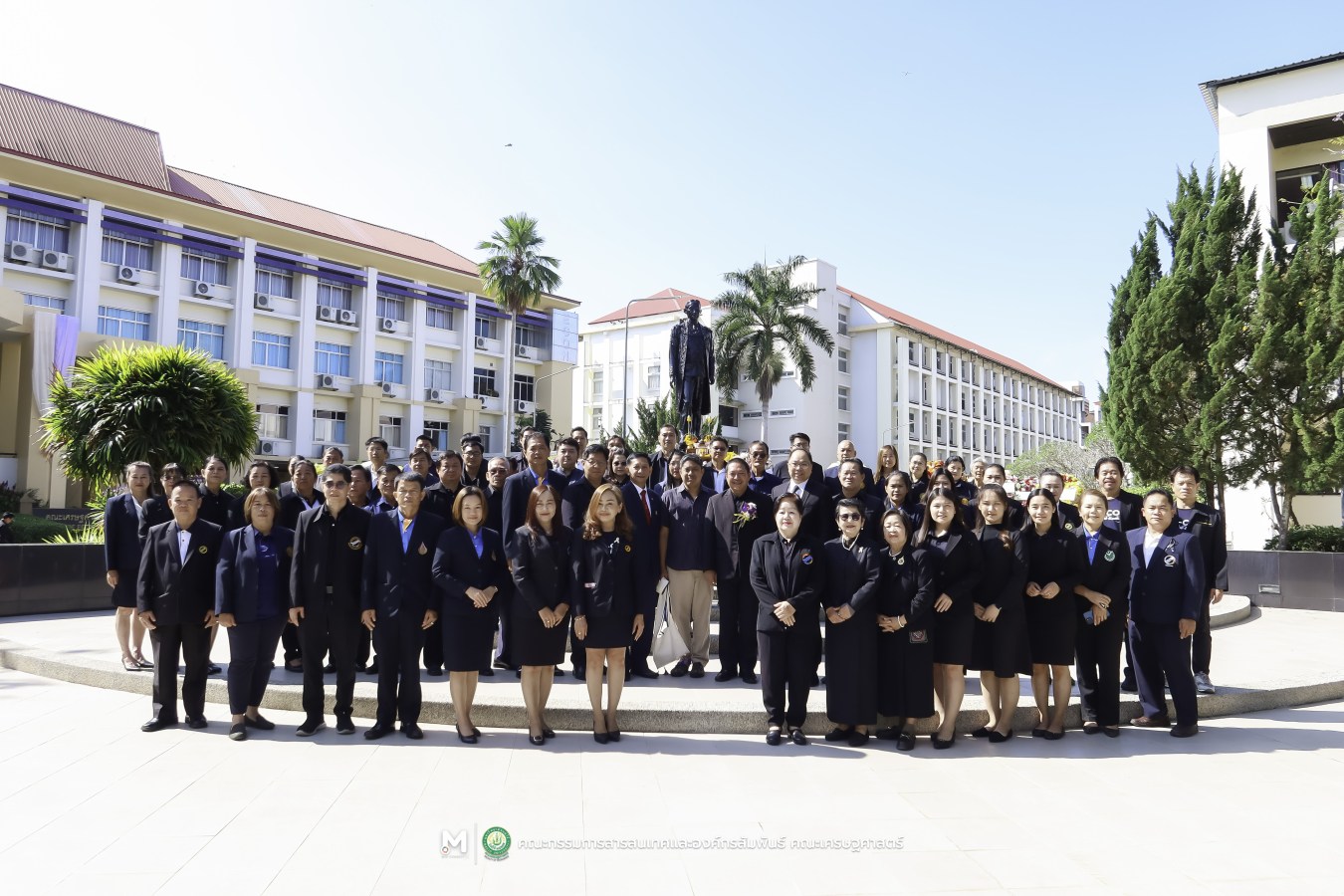 คณะเศรษฐศาสตร์ มหาวิทยาลัยแม่โจ้ ร่วมกับ สันนิบาตสหกรณ์จังหวัดเชียงใหม่ จัดพิธีวางพวงมาลาสักการะ 