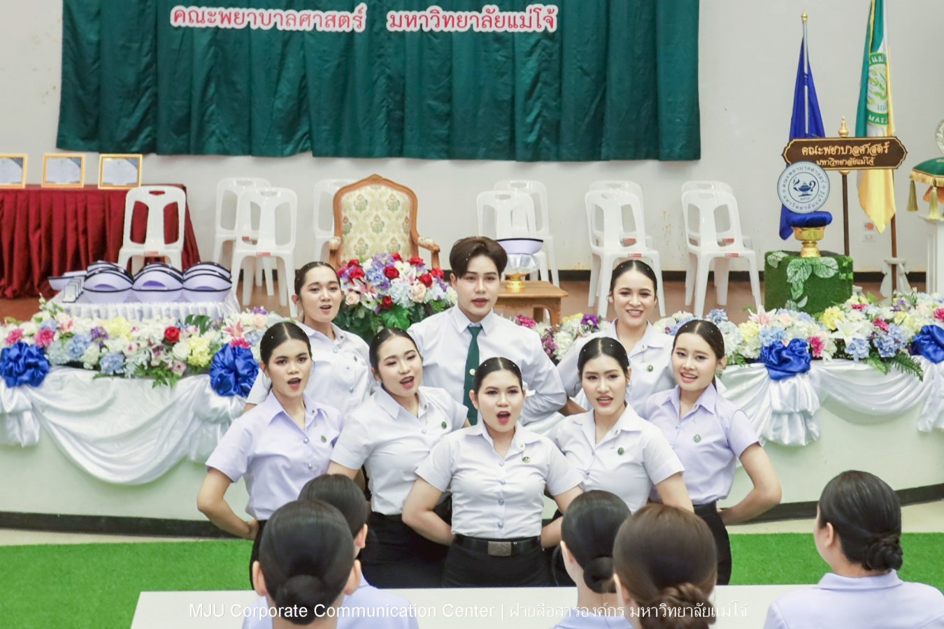 พยาบาลแม่โจ้ รุ่น 1 ประดับแถบหมวก-รับเข็มวิทยฐานะ พร้อมก้าวสู่พยาบาลวิชาชีพอย่างเป็นทางการ