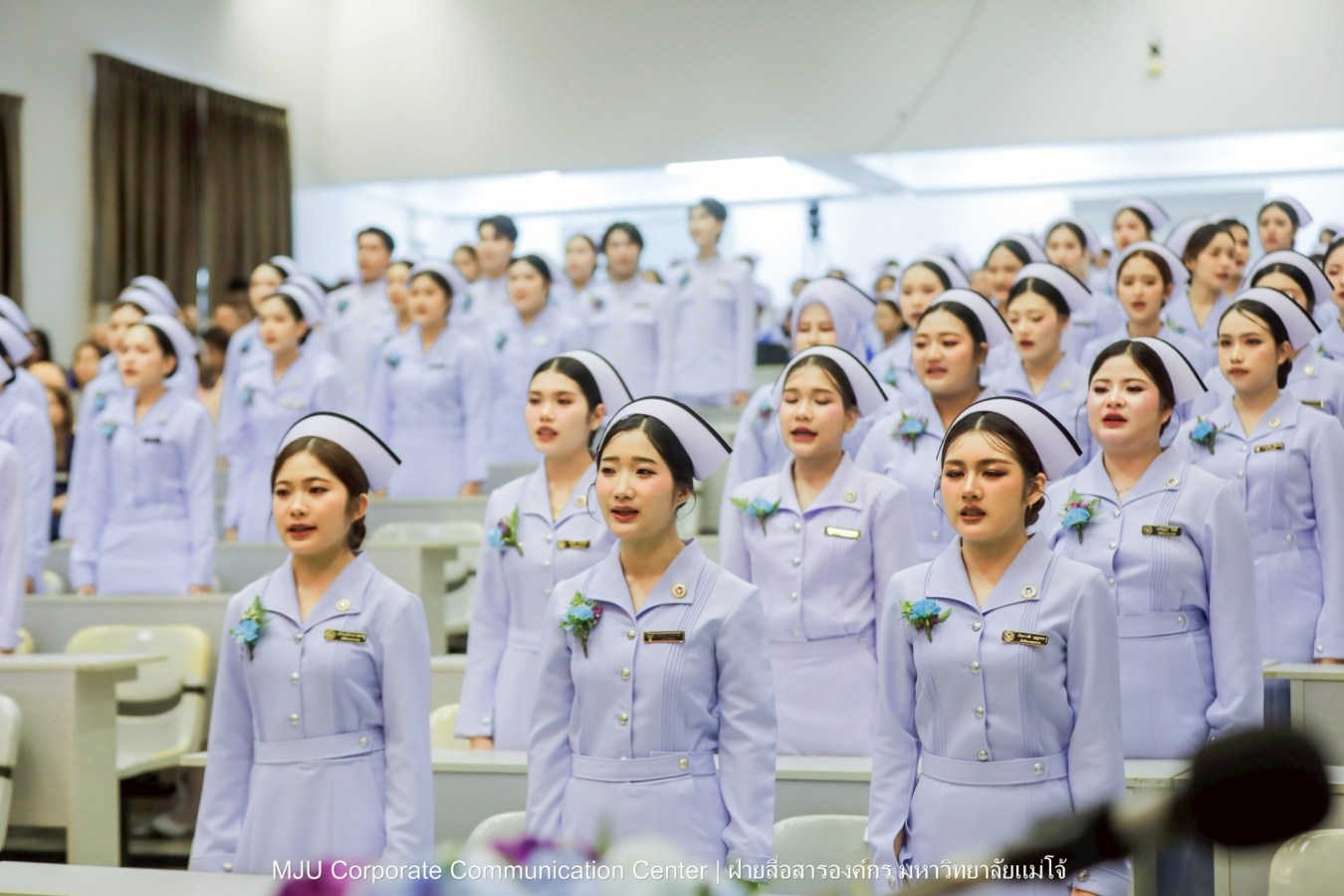 พยาบาลแม่โจ้ รุ่น 1 ประดับแถบหมวก-รับเข็มวิทยฐานะ พร้อมก้าวสู่พยาบาลวิชาชีพอย่างเป็นทางการ