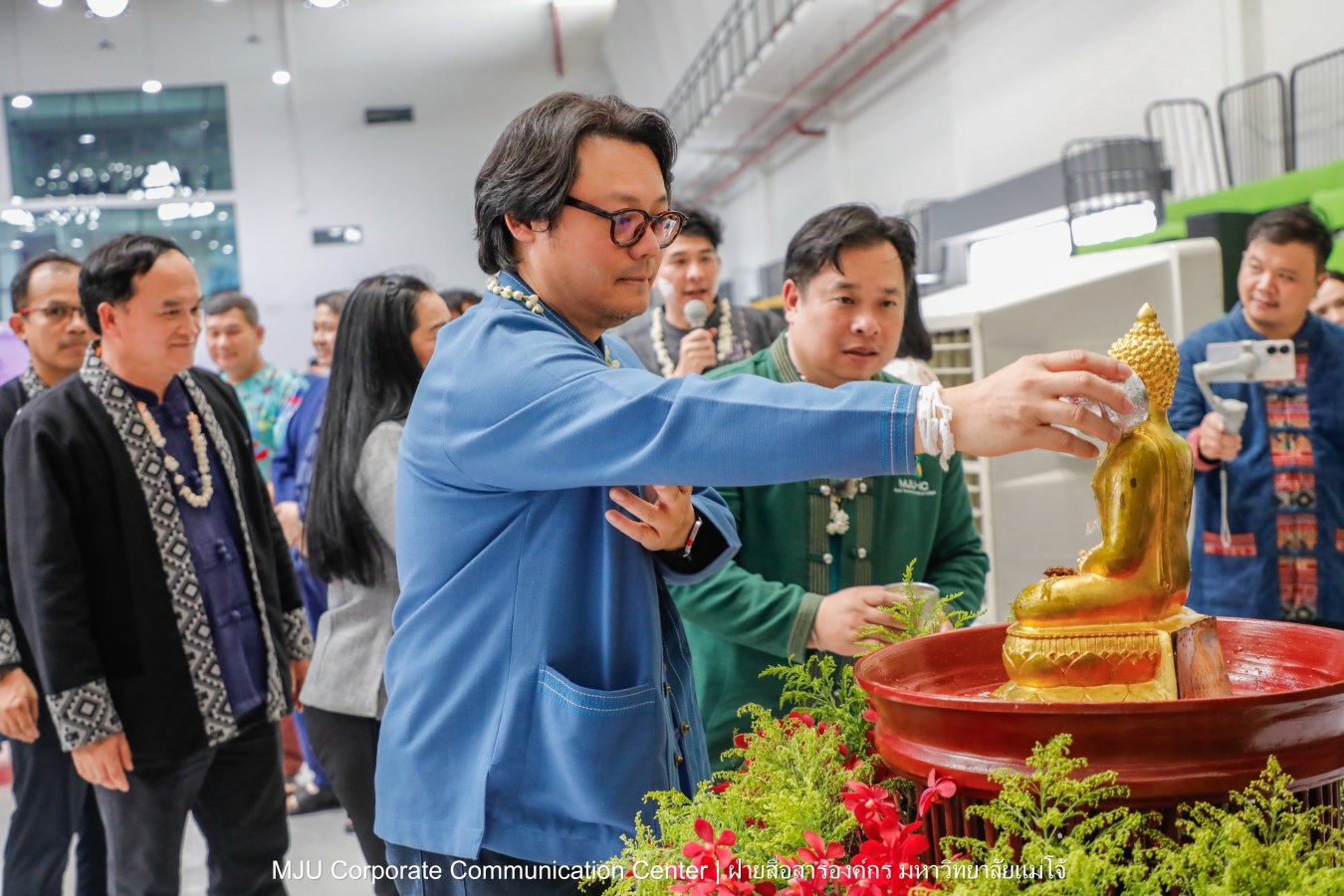 ชาวแม่โจ้ ร่วมพิธีดำหัวผู้อาวุโสและอธิการบดี ประจำปี 2569  สืบสานป๋าเวณี ปี๋ใหม่เมือง