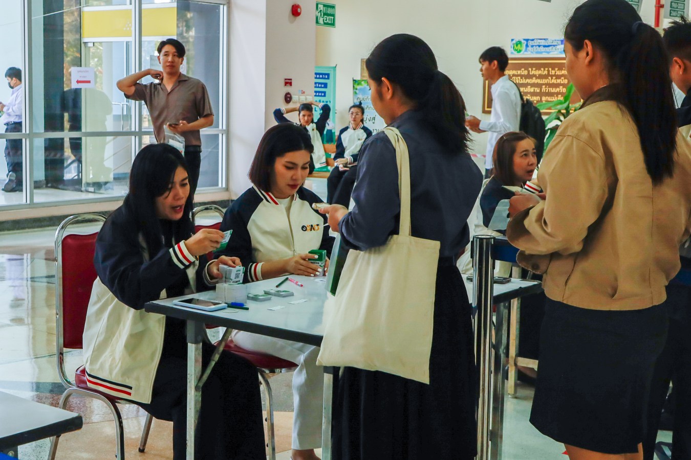 Congratulations    บรรยากาศ      บัณฑิตแม่โจ้ รายงานตัวเตรียมเข้าพิธีพระราชทานปริญญาบัตร ครั้งที่ 48