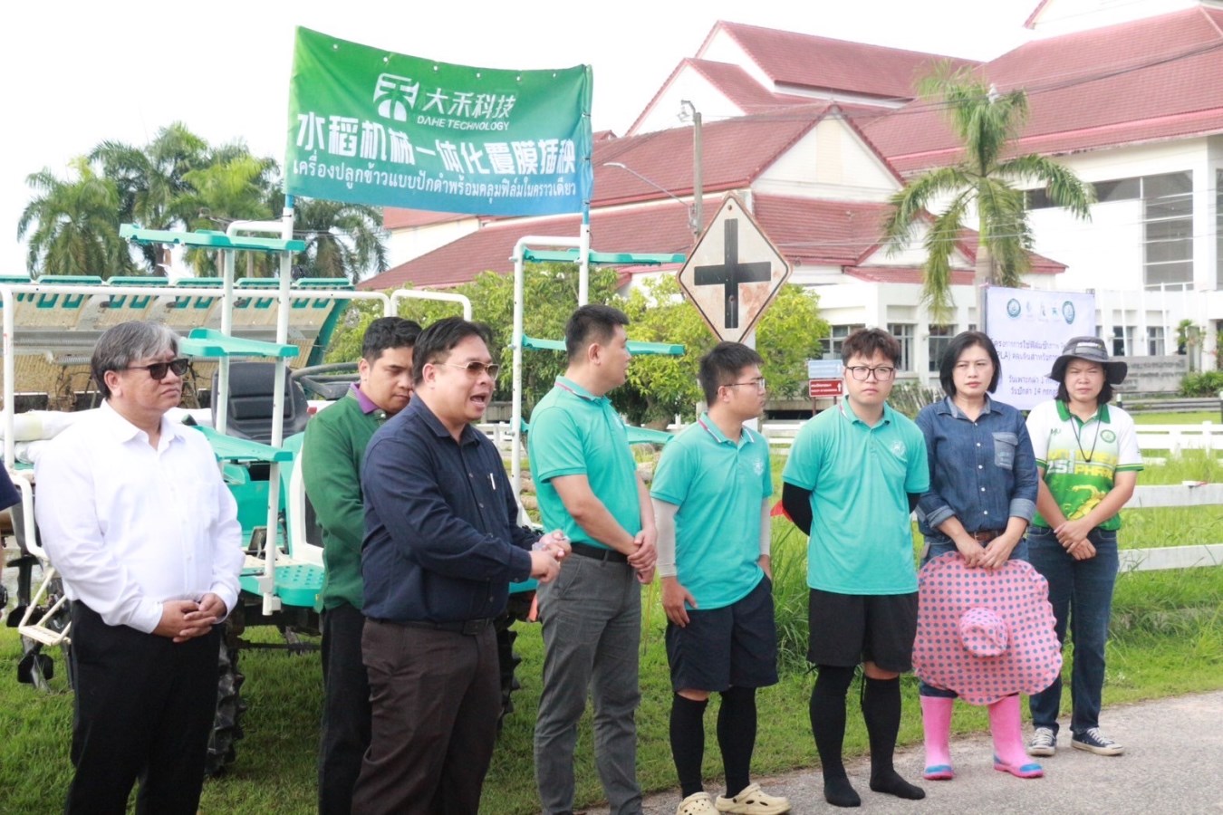 ม.แม่โจ้ ร่วมกับภาคเอกชนจีน  ทดสอบเทคโนโลยีฟิล์มคลุมดินที่ย่อยสลายได้ทางชีวภาพในการปลูกข้าวอินทรีย์