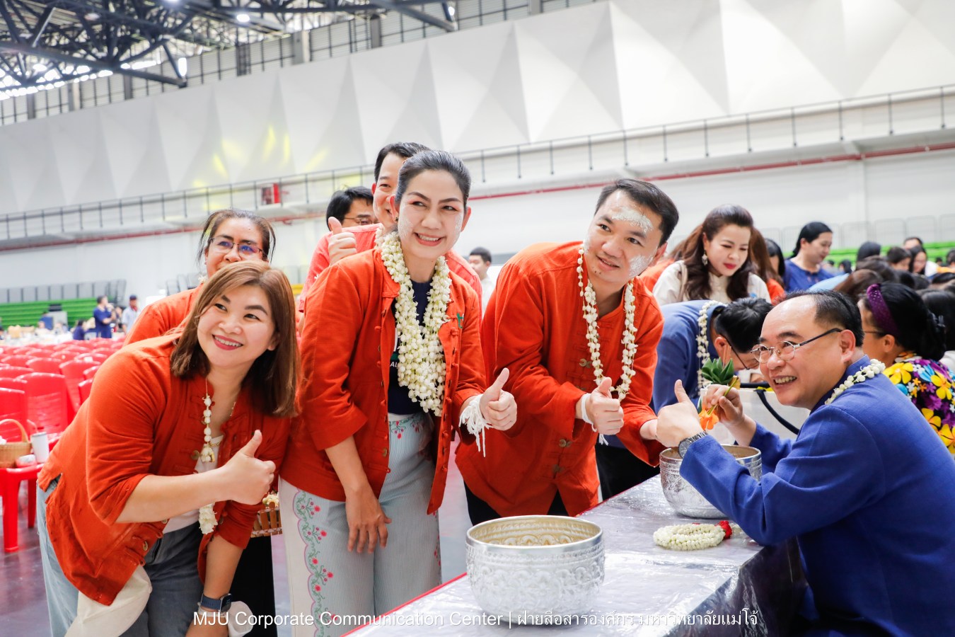 ชาวแม่โจ้ ร่วมพิธีดำหัวผู้อาวุโสและอธิการบดี ประจำปี 2569  สืบสานป๋าเวณี ปี๋ใหม่เมือง