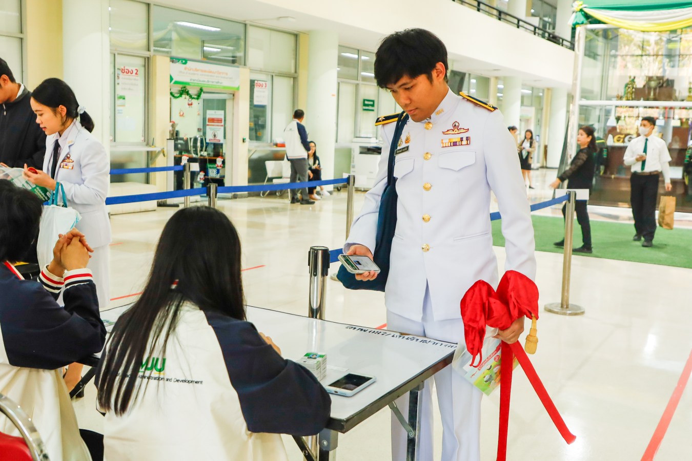 Congratulations    บรรยากาศ      บัณฑิตแม่โจ้ รายงานตัวเตรียมเข้าพิธีพระราชทานปริญญาบัตร ครั้งที่ 48