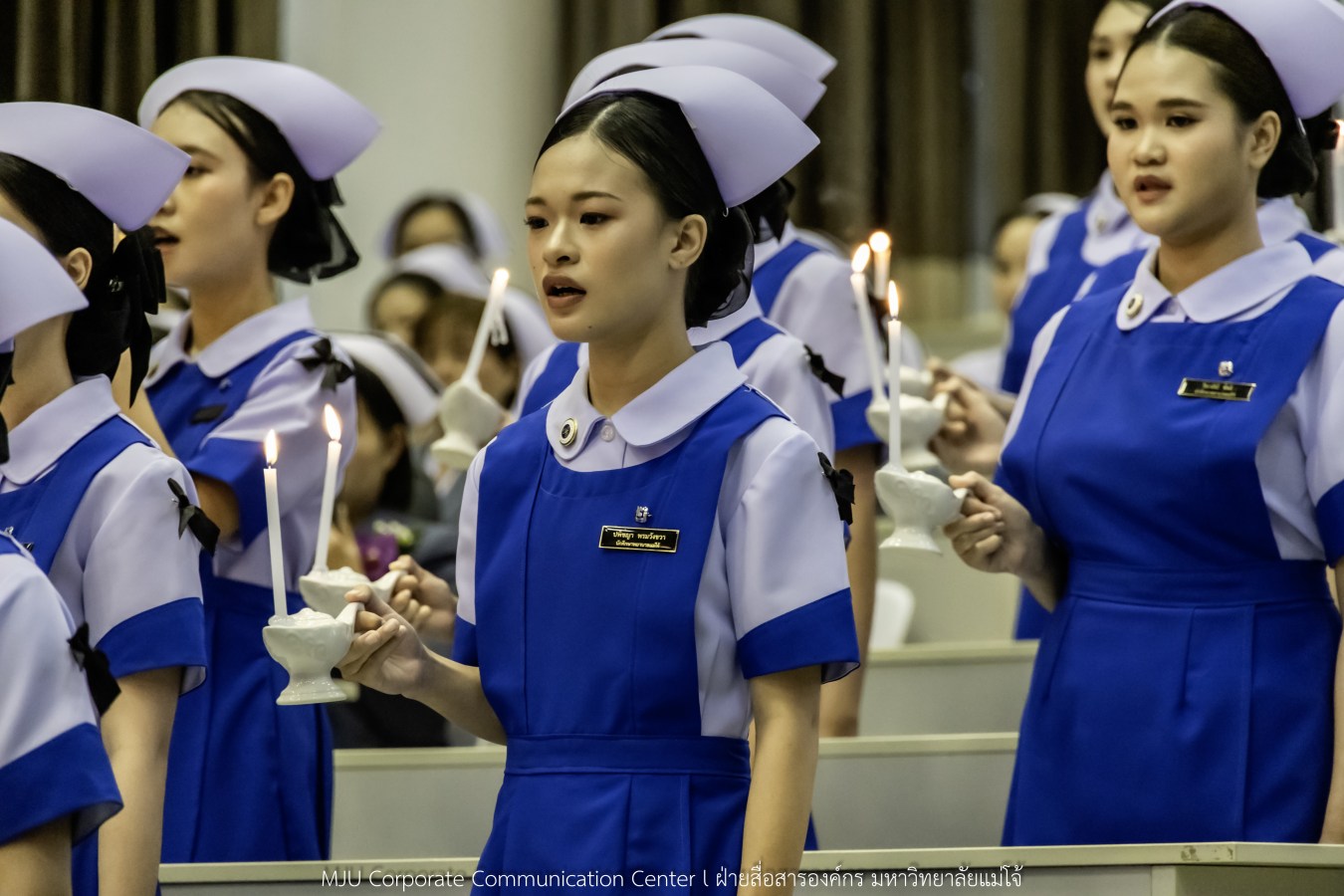 พยาบาลแม่โจ้ รุ่นที่ 3  รับหมวก เข็มเลื่อนชั้นปี และตะเกียงไนติงเกล เตรียมพร้อมออกฝึกปฏิบัติการจริงในสถานพยาบาล