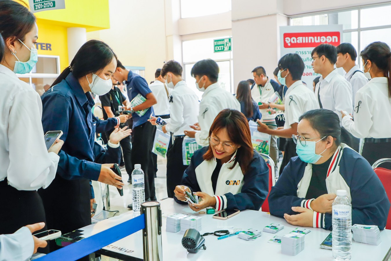 Congratulations    บรรยากาศ      บัณฑิตแม่โจ้ รายงานตัวเตรียมเข้าพิธีพระราชทานปริญญาบัตร ครั้งที่ 48
